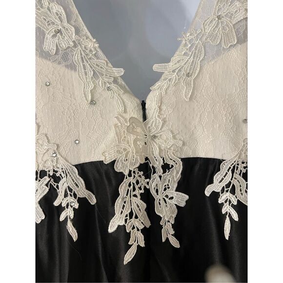 jjs house A-Line/Princess Scoop Neck Sweep Train Satin Evening Dress With Beadin - Picture 6 of 8